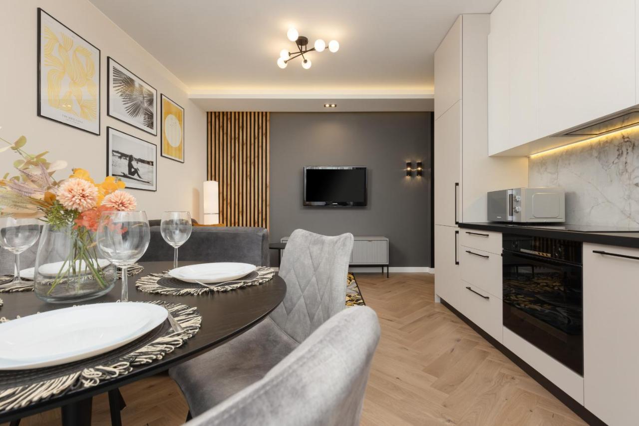 Stunning Family Apartment Ursynow With Parking & Balcony By Noclegi Renters Warsaw Ngoại thất bức ảnh