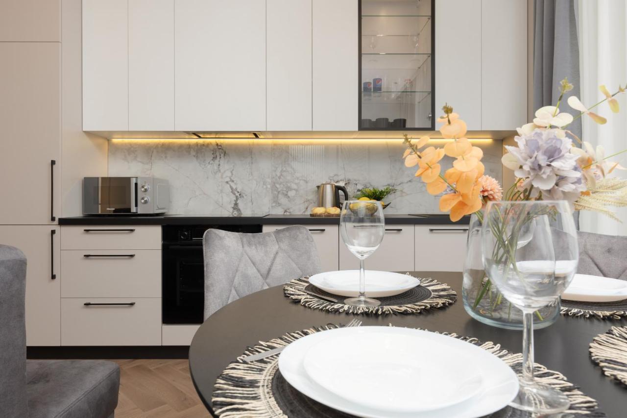 Stunning Family Apartment Ursynow With Parking & Balcony By Noclegi Renters Warsaw Ngoại thất bức ảnh