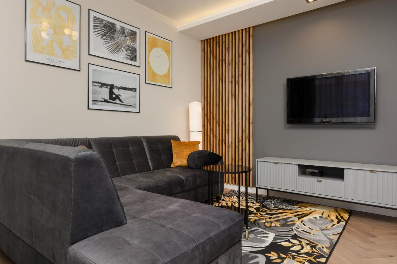 Stunning Family Apartment Ursynow With Parking & Balcony By Noclegi Renters Warsaw Ngoại thất bức ảnh